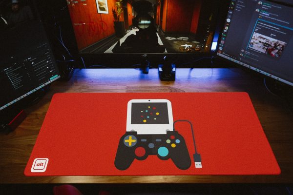 Retro Controller Mousepad Online